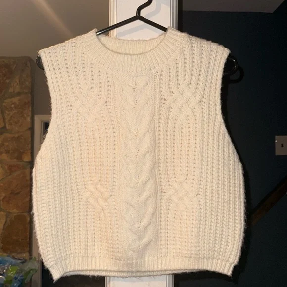 Pink Rose Cable Knit Sweater Vest Ivory Chunky Knit NWT Size M - Picture 1 of 4